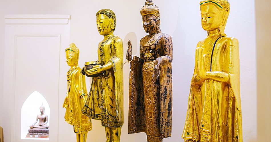  Buddhism Zone & Luang Por Cham 